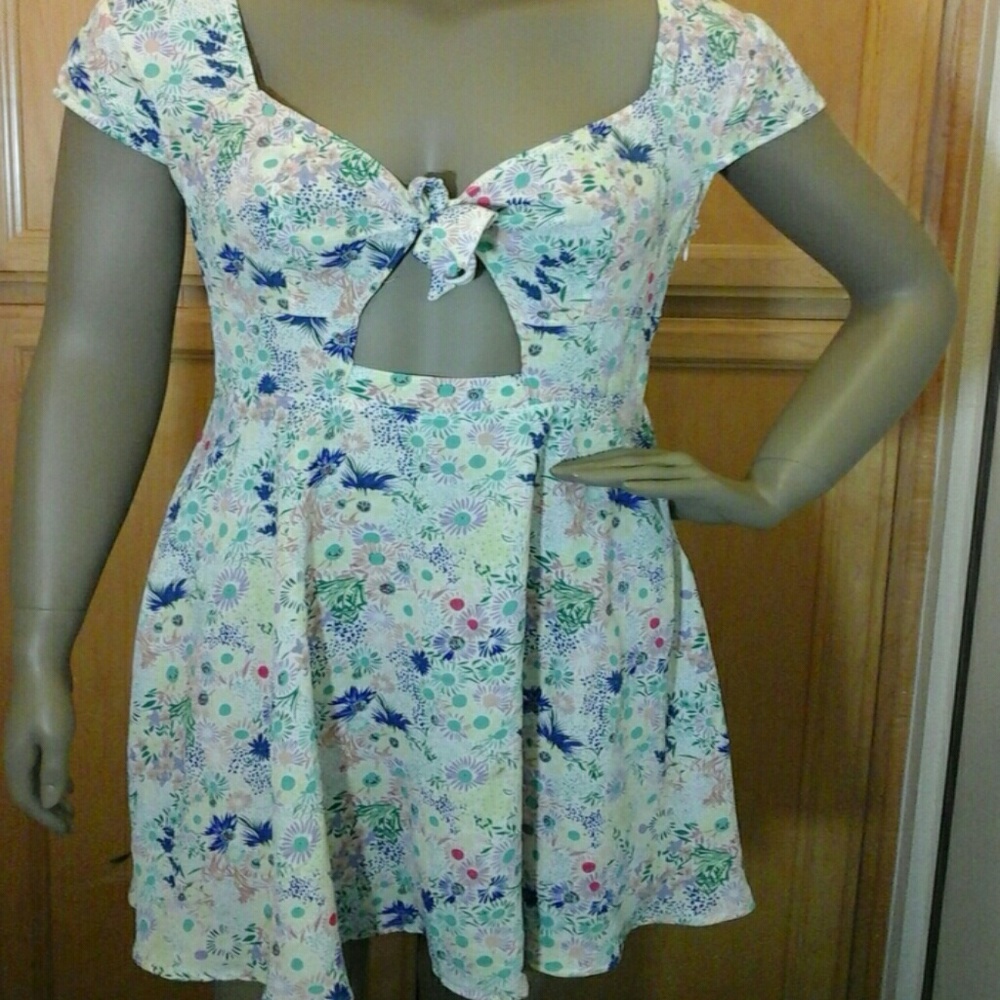 Dress - Picture 3 of 8